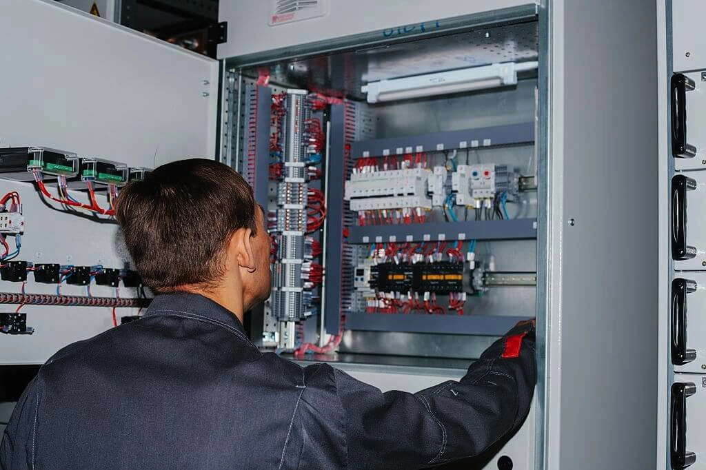 خدمات تابلوبرق